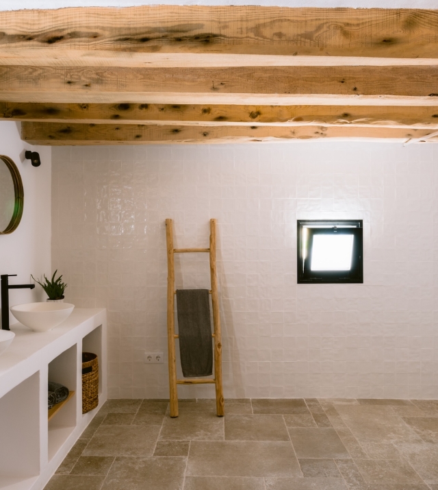 Resa Estates finca sale koop ibiza Jorge bathroom .jpg